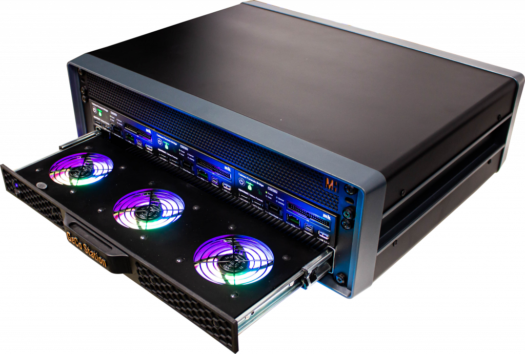 Servergerät mit leuchtenden Lüftern von MH Service